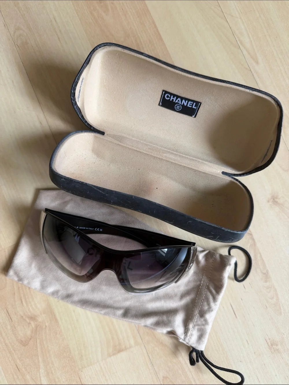 CHANEL authentic 6009